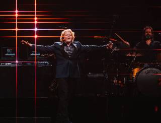 Simply Red mostra que segue flamejante em show repleto de hits