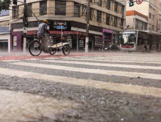 Vinte e seis mil imóveis seguem sem luz em SP após a chuva