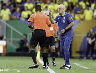 Brasil convoca mais quatro jogadores para clássico contra Argentina