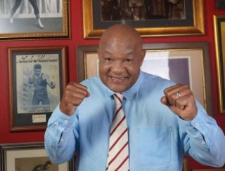 George Foreman, lenda do boxe, morre aos 76 anos