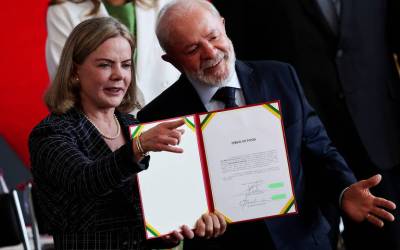 Governo vê fala inadequada de Lula sobre Gleisi e 'mulher bonita', mas minimiza episódio