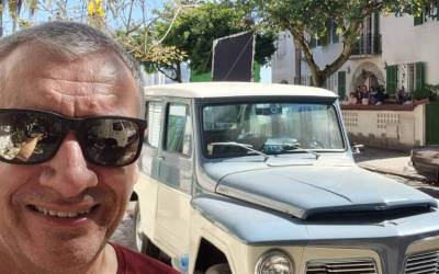 Homem registra gravação de 'Ainda Estou Aqui' ao fazer selfie no meio da rua