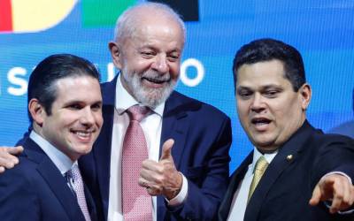 Lula almoça com Motta e Alcolumbre, em busca de se aproximar do Congresso