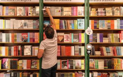 Livros de ficção venderam mais no ano passado, indica levantamento internacional