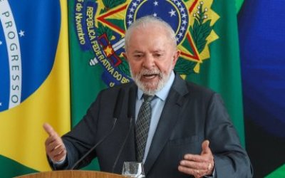 É preciso defender a democracia contra quem planeja volta do autoritarismo, diz Lula