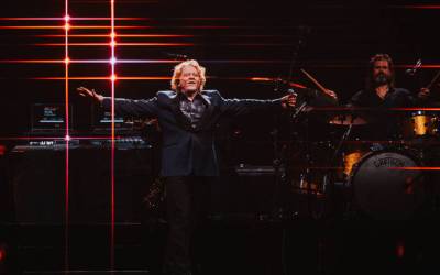 Simply Red mostra que segue flamejante em show repleto de hits