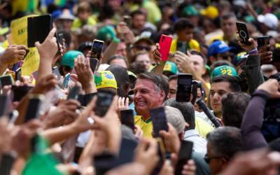 Bolsonaro usa ato por anistia para mandar recados em caso de prisão e diz deixar lideranças na direita