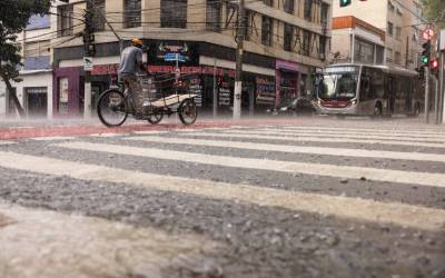 Vinte e seis mil imóveis seguem sem luz em SP após a chuva