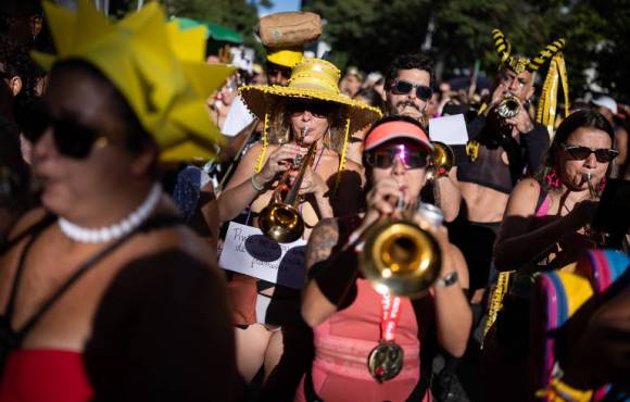 Governos não exageram, eles alucinam sobre número de turistas no Carnaval